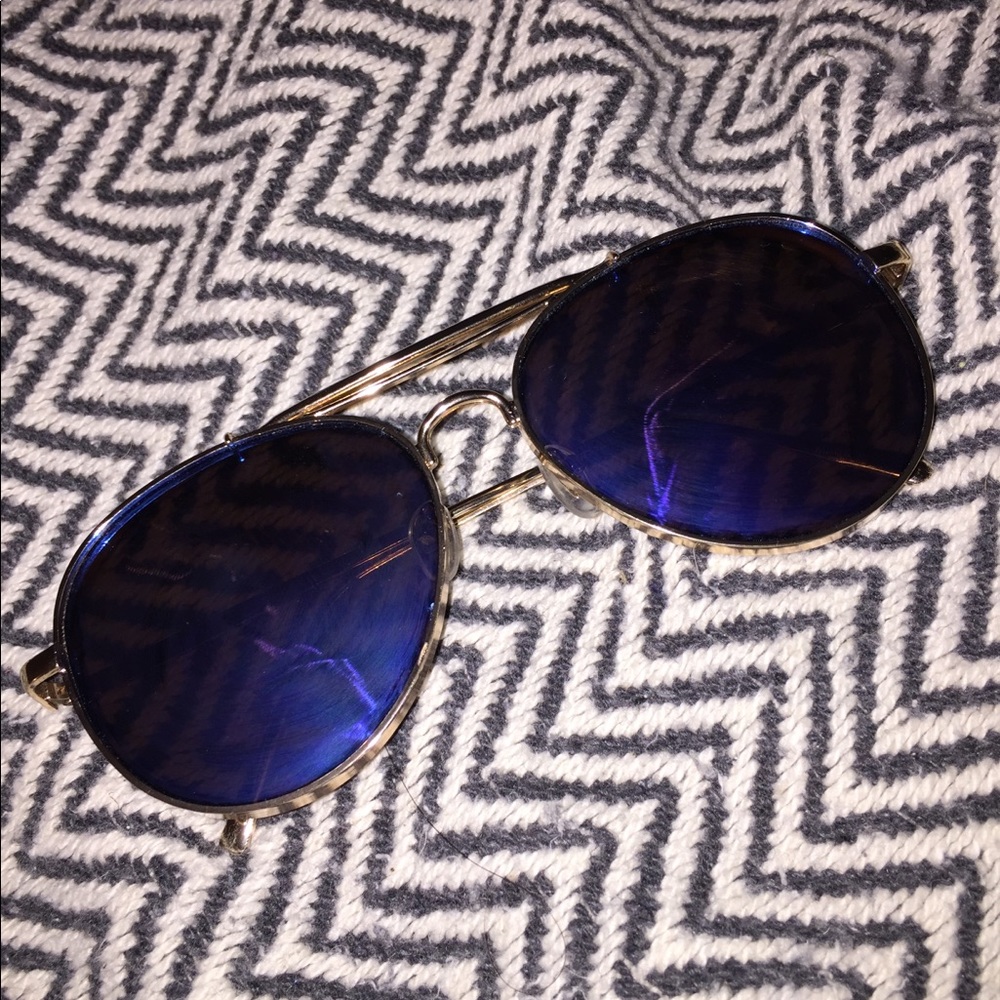 Aviators  style sunglasses